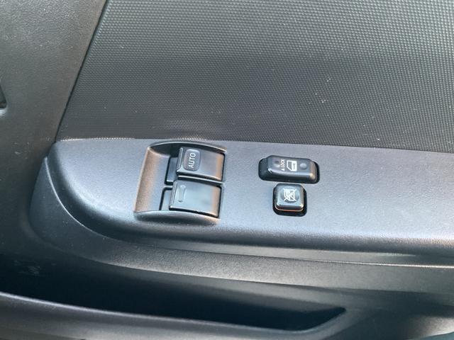 ハイエースバン ロングDX 法人ワンオーナー★車いす移動車★社外ストラーダSDナビフルセグTV★社外フリップダウンモニター★社外デジタルインナーミラー★Rカメラ★リアAC★サイドステップ★仕切りカーテン★キーレスキー★福祉車両(30枚目)