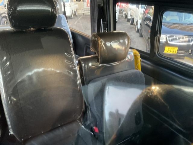 ハイエースバン ロングDX 法人ワンオーナー★車いす移動車★社外ストラーダSDナビフルセグTV★社外フリップダウンモニター★社外デジタルインナーミラー★Rカメラ★リアAC★サイドステップ★仕切りカーテン★キーレスキー★福祉車両(31枚目)