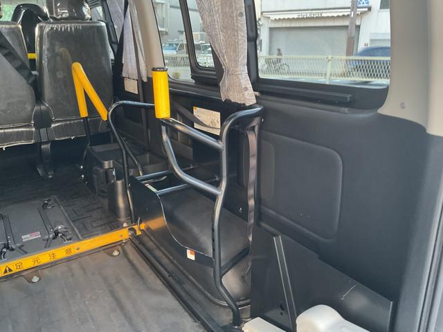 ハイエースバン ロングDX 法人ワンオーナー★車いす移動車★社外ストラーダSDナビフルセグTV★社外フリップダウンモニター★社外デジタルインナーミラー★Rカメラ★リアAC★サイドステップ★仕切りカーテン★キーレスキー★福祉車両(41枚目)
