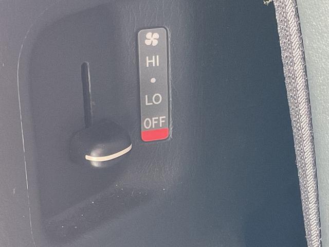 ハイエースバン スーパーＧＬ　ダークプライムＩＩ　★法人１オーナー★純正ＳＤナビＮＳＺＴ－Ｗ６６Ｔ★左右スライドドア★デジタルインナーＭ★パノラミビュー★Ｒカメラ★ＬＥＤヘッド★黒合皮コンビ★スマートＥ★フローリング調カーペット（30枚目）