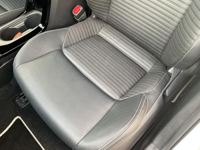 カローラツーリング ハイブリッド　ダブルバイビー　ワンオーナー★純正ディスプレイオーディオ（ナビＴＶ付）★合皮黒ハーフレザー★シートＨ★ハンドルＨ★セーフティセンス★ルーフキャリア★モデリスタスカッフプレート★ブラインドスポット★ＥＴＣ★Ｒカメラ（24枚目）