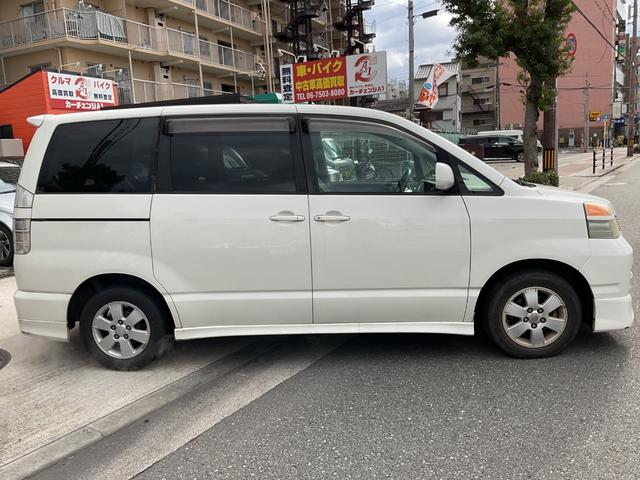 気さくで面倒見のいい、お客様と車のことしか考えてない店長とスタッフです。お車のことでしたらお電話でも、ご来店でも親身になってご対応させていただきますのでよろしくお願いいたします。