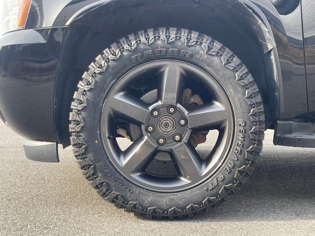 シボレータホ ＬＴ　ＬＴ　新車並行車　４ＷＤ　　サンルーフ　純正２０インチＡＷ　パナソニックナビ　レザー　リアヘッドレストモニター　パワーシート　ヒッチメンバー　ＥＴＣ　キーレス　１ナンバー（26枚目）