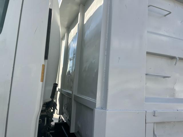 フォワード 　平成２４年式　ＳＫＧ－ＦＲＲ９０Ｓ１　土砂禁（深）ダンプ　いすゞフォワード　最大積載量：３１００ｋｇ　荷台後ろ片開き（32枚目）
