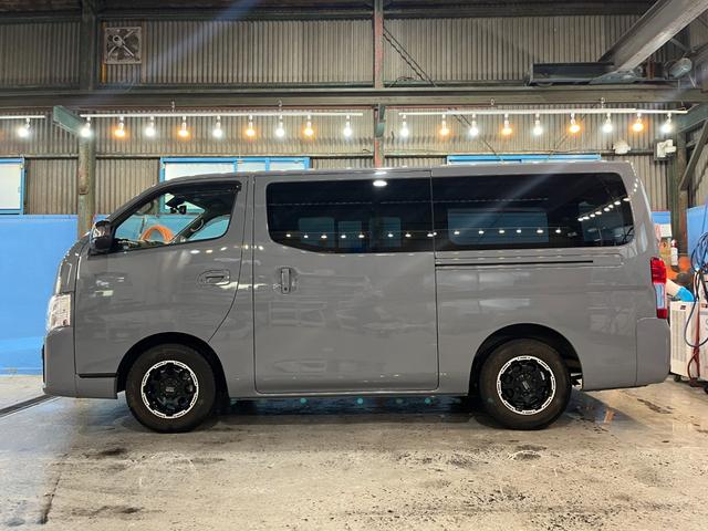 キャラバン ロンググランドプレミアムＧＸ　ワンオーナー車　ベッドキット　パワースライドドア　純正ディスプレイオーディオ　アラウンドビューモニター　全方位運転支援システム　ＬＥＤヘッド　ＭＡＤＣＲＯＳＳ１５インチＡＷ　ハーフレザー　リアクーラー（11枚目）
