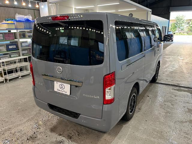 キャラバン ロンググランドプレミアムＧＸ　ワンオーナー車　ベッドキット　パワースライドドア　純正ディスプレイオーディオ　アラウンドビューモニター　全方位運転支援システム　ＬＥＤヘッド　ＭＡＤＣＲＯＳＳ１５インチＡＷ　ハーフレザー　リアクーラー（15枚目）