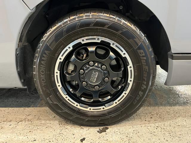キャラバン ロンググランドプレミアムＧＸ　ワンオーナー車　ベッドキット　パワースライドドア　純正ディスプレイオーディオ　アラウンドビューモニター　全方位運転支援システム　ＬＥＤヘッド　ＭＡＤＣＲＯＳＳ１５インチＡＷ　ハーフレザー　リアクーラー（20枚目）
