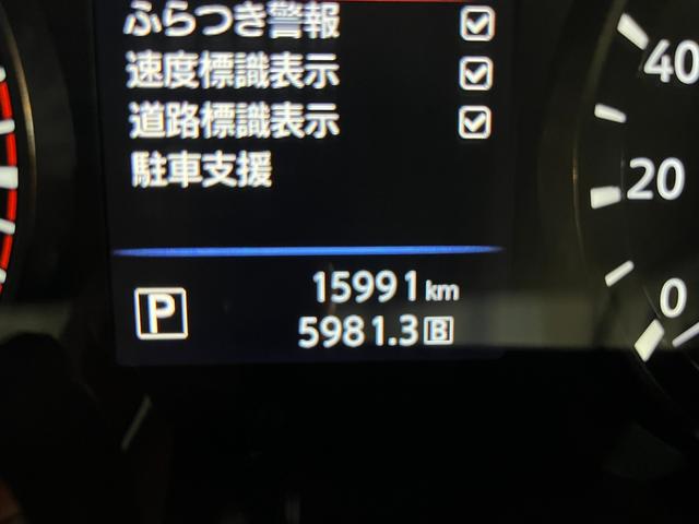 キャラバン ロンググランドプレミアムＧＸ　ワンオーナー車　ベッドキット　パワースライドドア　純正ディスプレイオーディオ　アラウンドビューモニター　全方位運転支援システム　ＬＥＤヘッド　ＭＡＤＣＲＯＳＳ１５インチＡＷ　ハーフレザー　リアクーラー（28枚目）