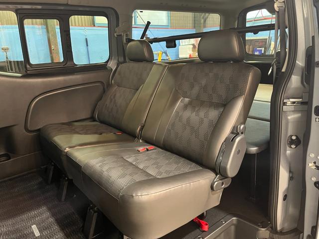 キャラバン ロンググランドプレミアムＧＸ　ワンオーナー車　ベッドキット　パワースライドドア　純正ディスプレイオーディオ　アラウンドビューモニター　全方位運転支援システム　ＬＥＤヘッド　ＭＡＤＣＲＯＳＳ１５インチＡＷ　ハーフレザー　リアクーラー（30枚目）