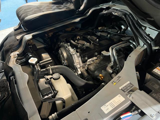 キャラバン ロンググランドプレミアムＧＸ　ワンオーナー車　ベッドキット　パワースライドドア　純正ディスプレイオーディオ　アラウンドビューモニター　全方位運転支援システム　ＬＥＤヘッド　ＭＡＤＣＲＯＳＳ１５インチＡＷ　ハーフレザー　リアクーラー（40枚目）