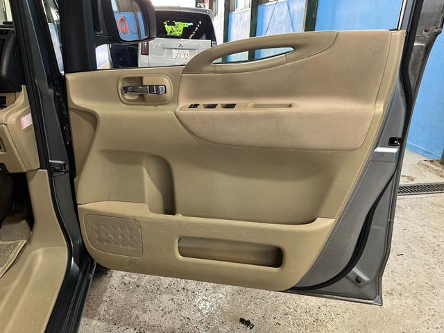 セレナ ２０Ｓチェアキャブリフタータイプ　チェアキャブリフタータイプ　ユーザー買取車　６人乗り　社外ナビ　バックカメラ　両側パワースライドドア　運転席電動サイドステップ　パワーバックドア　ドライブレコーダー　ＥＴＣ　スマートキー　禁煙車（33枚目）
