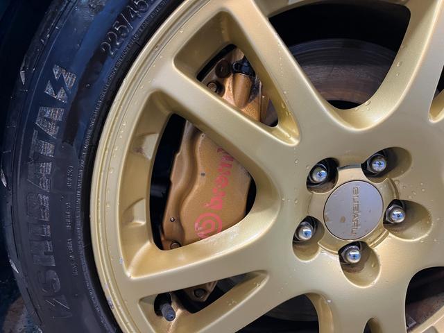 インプレッサ ＷＲＸ　ＳＴｉ　６速ＭＴ　ＳＴＩ３連メーター　社外ナビ　フルセグ　ＢＬＩＴＺ車高調＆マフラー　純正１７インチＡＷ　ｂｒｅｍｂｏ製ブレーキ　大型リアウイング　ＨＫＳエアクリーナー　ＢＬＩＴＺブローオフ　タイベル交換済み（22枚目）