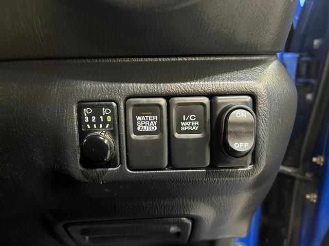 インプレッサ ＷＲＸ　ＳＴｉ　６速ＭＴ　ＳＴＩ３連メーター　社外ナビ　フルセグ　ＢＬＩＴＺ車高調＆マフラー　純正１７インチＡＷ　ｂｒｅｍｂｏ製ブレーキ　大型リアウイング　ＨＫＳエアクリーナー　ＢＬＩＴＺブローオフ　タイベル交換済み（33枚目）