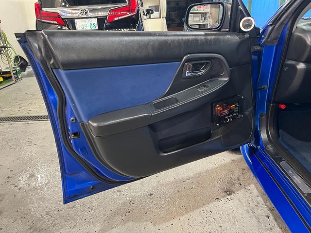 インプレッサ ＷＲＸ　ＳＴｉ　６速ＭＴ　ＳＴＩ３連メーター　社外ナビ　フルセグ　ＢＬＩＴＺ車高調＆マフラー　純正１７インチＡＷ　ｂｒｅｍｂｏ製ブレーキ　大型リアウイング　ＨＫＳエアクリーナー　ＢＬＩＴＺブローオフ　タイベル交換済み（40枚目）