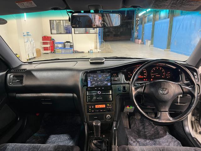 マークII ツアラーＶ　純正５速ＭＴ　１ＪＺエンジン　Ｒ５年４月３６７５４７キロ時タイベル交換シール有り　ＨＫＳ車高調　社外１７インチＡＷ　純正エアロパーツ　ＨＩＤヘッドライト　ターボタイマー　ＥＴＣ　キーレス　禁煙車（5枚目）