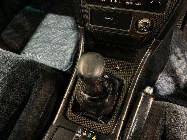 マークII ツアラーＶ　純正５速ＭＴ　１ＪＺエンジン　Ｒ５年４月３６７５４７キロ時タイベル交換シール有り　ＨＫＳ車高調　社外１７インチＡＷ　純正エアロパーツ　ＨＩＤヘッドライト　ターボタイマー　ＥＴＣ　キーレス　禁煙車（6枚目）