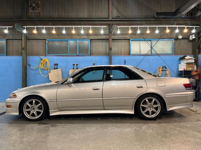 マークII ツアラーＶ　純正５速ＭＴ　１ＪＺエンジン　Ｒ５年４月３６７５４７キロ時タイベル交換シール有り　ＨＫＳ車高調　社外１７インチＡＷ　純正エアロパーツ　ＨＩＤヘッドライト　ターボタイマー　ＥＴＣ　キーレス　禁煙車（10枚目）