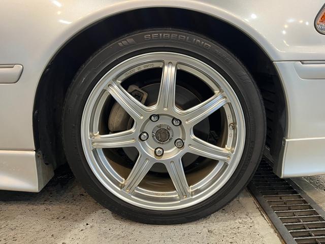 マークII ツアラーＶ　純正５速ＭＴ　１ＪＺエンジン　Ｒ５年４月３６７５４７キロ時タイベル交換シール有り　ＨＫＳ車高調　社外１７インチＡＷ　純正エアロパーツ　ＨＩＤヘッドライト　ターボタイマー　ＥＴＣ　キーレス　禁煙車（19枚目）