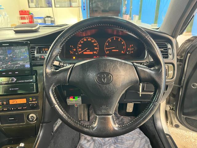 マークII ツアラーＶ　純正５速ＭＴ　１ＪＺエンジン　Ｒ５年４月３６７５４７キロ時タイベル交換シール有り　ＨＫＳ車高調　社外１７インチＡＷ　純正エアロパーツ　ＨＩＤヘッドライト　ターボタイマー　ＥＴＣ　キーレス　禁煙車（20枚目）