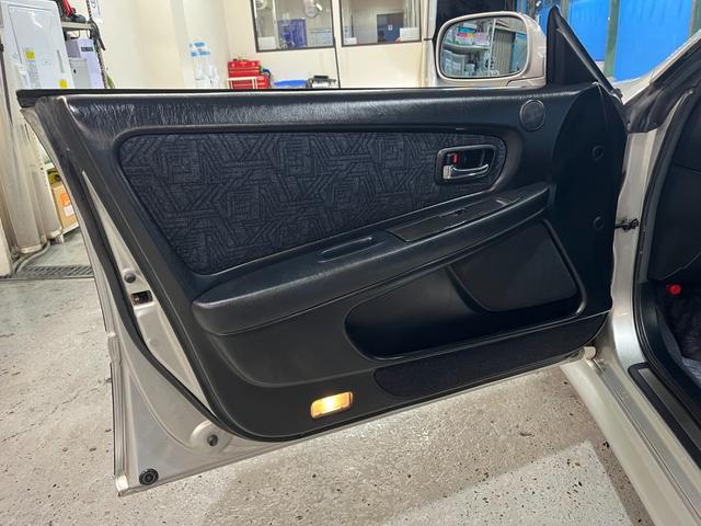 マークII ツアラーＶ　純正５速ＭＴ　１ＪＺエンジン　Ｒ５年４月３６７５４７キロ時タイベル交換シール有り　ＨＫＳ車高調　社外１７インチＡＷ　純正エアロパーツ　ＨＩＤヘッドライト　ターボタイマー　ＥＴＣ　キーレス　禁煙車（31枚目）