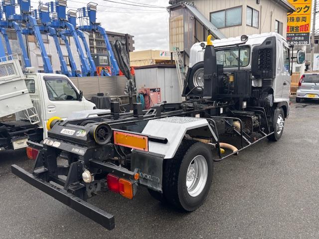 ヒノレンジャー 　極東開発工業　フックロール　アームロール　脱着装置付コンテナ専用車　積載３，９００ｋｇ　走行２４９，０８４ｋｍ　マニュアル６速　日野　中型（5枚目）