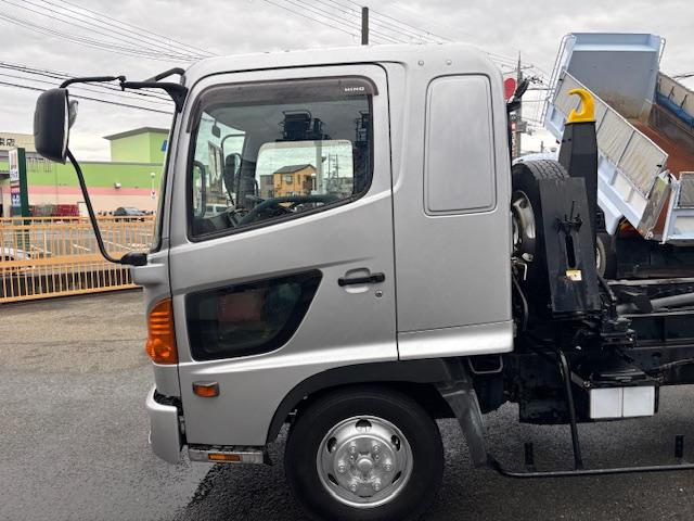 ヒノレンジャー 　極東開発工業　フックロール　アームロール　脱着装置付コンテナ専用車　積載３，９００ｋｇ　走行２４９，０８４ｋｍ　マニュアル６速　日野　中型（10枚目）