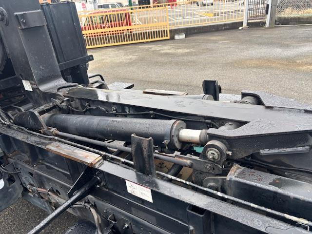 ヒノレンジャー 　極東開発工業　フックロール　アームロール　脱着装置付コンテナ専用車　積載３，９００ｋｇ　走行２４９，０８４ｋｍ　マニュアル６速　日野　中型（56枚目）