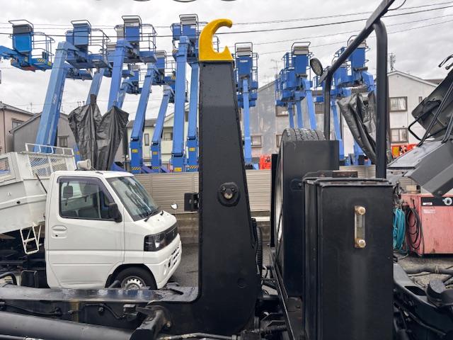 ヒノレンジャー 　極東開発工業　フックロール　アームロール　脱着装置付コンテナ専用車　積載３，９００ｋｇ　走行２４９，０８４ｋｍ　マニュアル６速　日野　中型（57枚目）