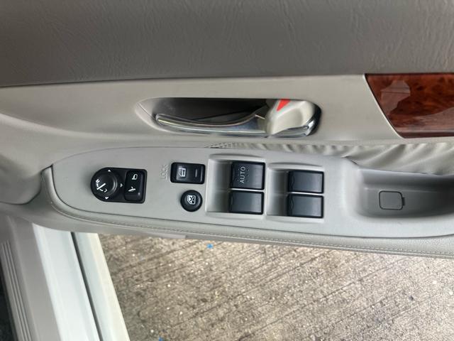 セドリック ３００ＬＸ　Ｓパッケージ　本革パワーシート　サンルーフ　走行距離６００００Ｋ台（13枚目）