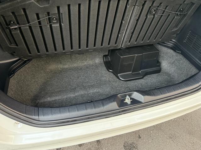 ヴォクシー ハイブリッドＶ　天井モニター　両側自動　シートヒーター　ＡＷ　天井モニター　両側パワースライドドア　置くだけ充電　シートヒーター　ナビ　フルセグＴＶ　バックカメラ　Ｂｌｕｅｔｏｏｔｈ再生　スマートキー２個　クルーズコントロール　ビルトインＥＴＣ　ＬＥＤヘッド（15枚目）