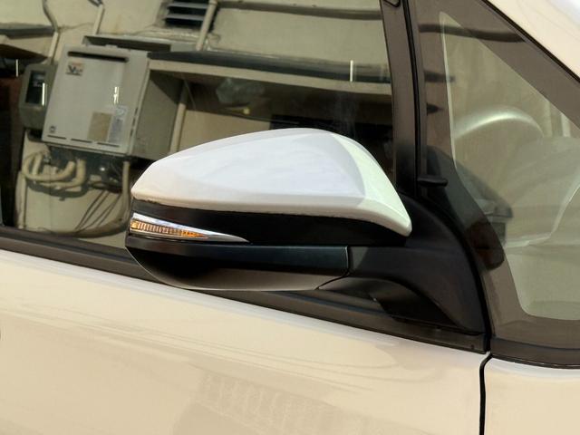 ヴォクシー ハイブリッドＶ　天井モニター　両側自動　シートヒーター　ＡＷ　天井モニター　両側パワースライドドア　置くだけ充電　シートヒーター　ナビ　フルセグＴＶ　バックカメラ　Ｂｌｕｅｔｏｏｔｈ再生　スマートキー２個　クルーズコントロール　ビルトインＥＴＣ　ＬＥＤヘッド（26枚目）