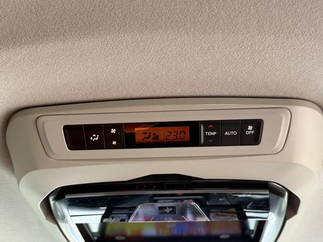 ヴォクシー ハイブリッドＶ　天井モニター　両側自動　シートヒーター　ＡＷ　天井モニター　両側パワースライドドア　置くだけ充電　シートヒーター　ナビ　フルセグＴＶ　バックカメラ　Ｂｌｕｅｔｏｏｔｈ再生　スマートキー２個　クルーズコントロール　ビルトインＥＴＣ　ＬＥＤヘッド（36枚目）