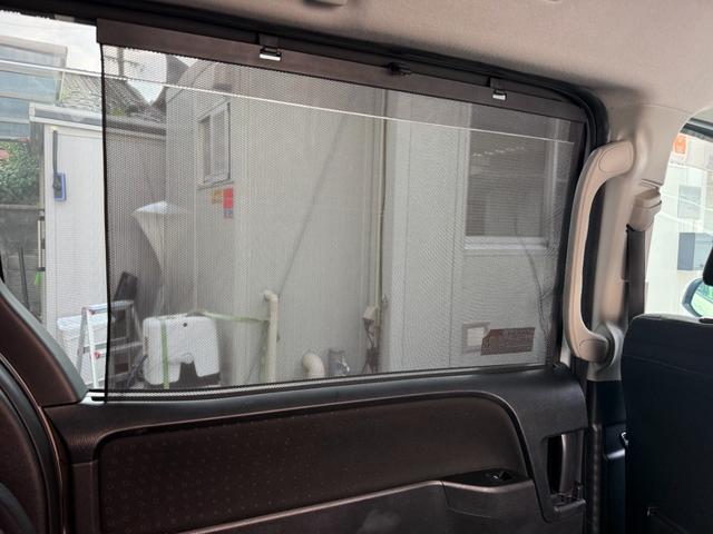 ヴォクシー ハイブリッドＶ　天井モニター　両側自動　シートヒーター　ＡＷ　天井モニター　両側パワースライドドア　置くだけ充電　シートヒーター　ナビ　フルセグＴＶ　バックカメラ　Ｂｌｕｅｔｏｏｔｈ再生　スマートキー２個　クルーズコントロール　ビルトインＥＴＣ　ＬＥＤヘッド（37枚目）