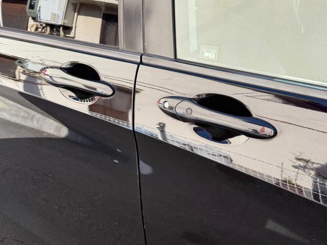 フリード G ジャストセレクション パワースライドドア スマートキー パワースライドドア スマートキー 純正ナビ TV バックカメラ ETC HIDヘッドライト モデューロアルミ オートライト オートエアコン ミラーウィンカー ウォークスルー 2列目キャプテンシート(25枚目)