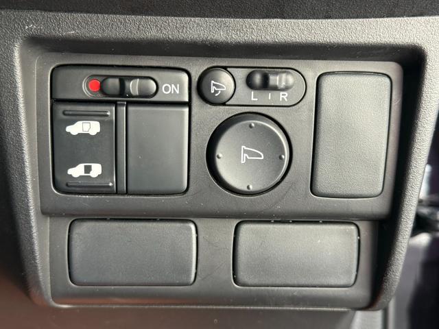 フリード G ジャストセレクション パワースライドドア スマートキー パワースライドドア スマートキー 純正ナビ TV バックカメラ ETC HIDヘッドライト モデューロアルミ オートライト オートエアコン ミラーウィンカー ウォークスルー 2列目キャプテンシート(27枚目)