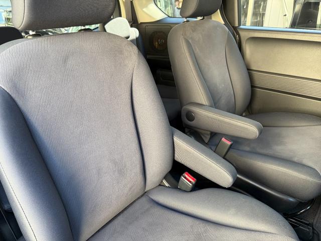 フリード G ジャストセレクション パワースライドドア スマートキー パワースライドドア スマートキー 純正ナビ TV バックカメラ ETC HIDヘッドライト モデューロアルミ オートライト オートエアコン ミラーウィンカー ウォークスルー 2列目キャプテンシート(31枚目)