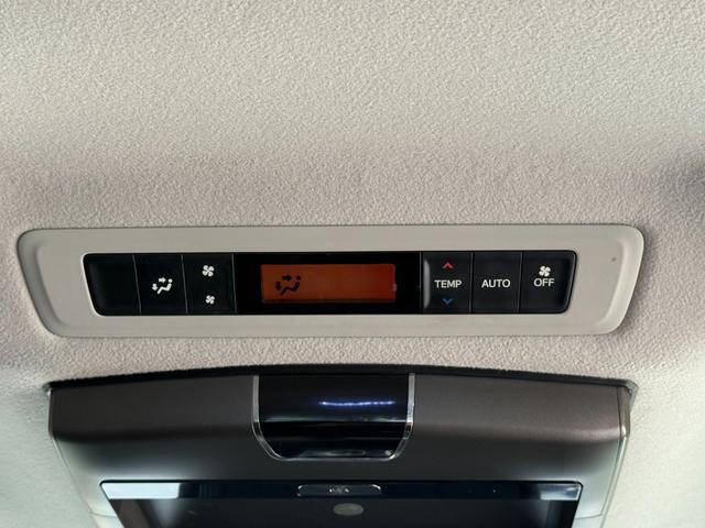 ヴォクシー ハイブリッドＶ　天井モニター　両側自動　シートヒーター　ＡＷ　天井モニター　両側パワースライドドア　置くだけ充電　シートヒーター　ナビ　フルセグＴＶ　バックカメラ　Ｂｌｕｅｔｏｏｔｈ再生　スマートキー２個　クルーズコントロール　ビルトインＥＴＣ　ＬＥＤヘッド（34枚目）