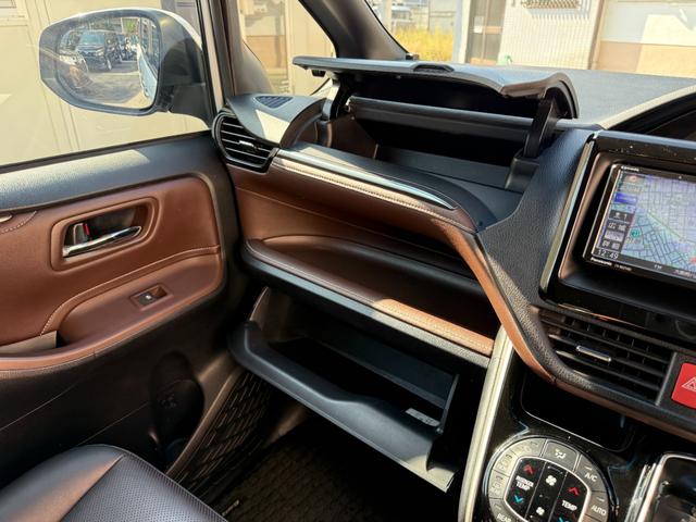 エスクァイア Gi 両側自動 ナビTV Bカメ BT再生 スマートキー 両側パワースライドドア スマートキー プッシュスタート 合皮レザーシート シートヒーター クルコン ナビ フルセグTV バックカメラ BT再生 ETC オートハイビーム LEDヘッドライト 社外アルミ(19枚目)