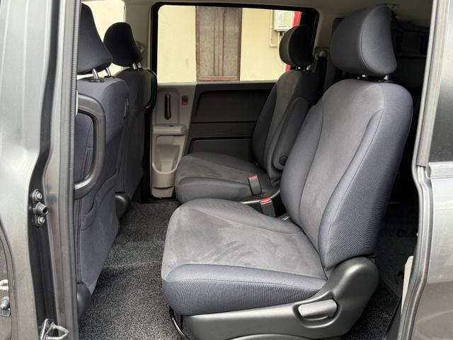 フリード Ｇ　Ｌパッケージ　天井モニター　左オートスライドドア　ＥＴＣ　天井モニター　左オートスライドドア　純正ナビ　ＴＶ　バックカメラ　ＥＴＣ　キーレス　ＨＩＤ　オートエアコン　ミラーウィンカー　ウオークスルー（11枚目）