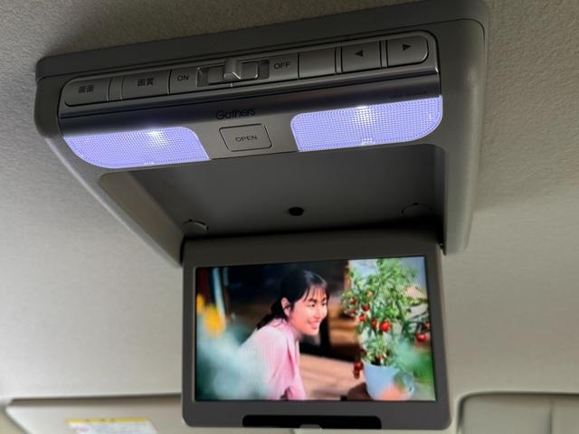 フリード Ｇ　Ｌパッケージ　天井モニター　左オートスライドドア　ＥＴＣ　天井モニター　左オートスライドドア　純正ナビ　ＴＶ　バックカメラ　ＥＴＣ　キーレス　ＨＩＤ　オートエアコン　ミラーウィンカー　ウオークスルー（16枚目）