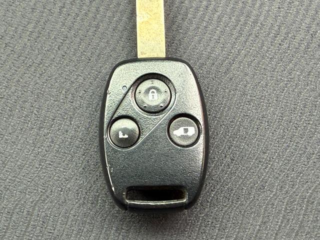 フリード Ｇ　Ｌパッケージ　天井モニター　左オートスライドドア　ＥＴＣ　天井モニター　左オートスライドドア　純正ナビ　ＴＶ　バックカメラ　ＥＴＣ　キーレス　ＨＩＤ　オートエアコン　ミラーウィンカー　ウオークスルー（19枚目）