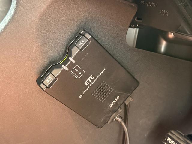 フリード Ｇ　Ｌパッケージ　天井モニター　左オートスライドドア　ＥＴＣ　天井モニター　左オートスライドドア　純正ナビ　ＴＶ　バックカメラ　ＥＴＣ　キーレス　ＨＩＤ　オートエアコン　ミラーウィンカー　ウオークスルー（20枚目）