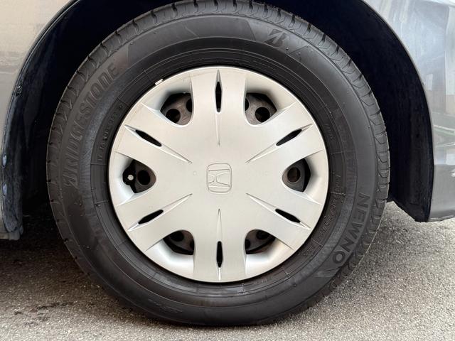 フリード Ｇ　Ｌパッケージ　天井モニター　左オートスライドドア　ＥＴＣ　天井モニター　左オートスライドドア　純正ナビ　ＴＶ　バックカメラ　ＥＴＣ　キーレス　ＨＩＤ　オートエアコン　ミラーウィンカー　ウオークスルー（24枚目）