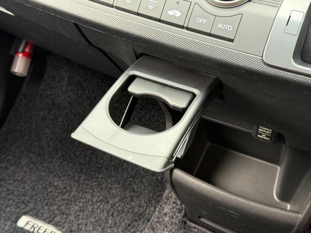 フリード Ｇ　Ｌパッケージ　天井モニター　左オートスライドドア　ＥＴＣ　天井モニター　左オートスライドドア　純正ナビ　ＴＶ　バックカメラ　ＥＴＣ　キーレス　ＨＩＤ　オートエアコン　ミラーウィンカー　ウオークスルー（28枚目）