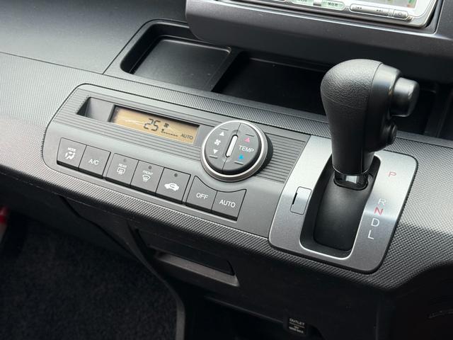 フリード Ｇ　Ｌパッケージ　天井モニター　左オートスライドドア　ＥＴＣ　天井モニター　左オートスライドドア　純正ナビ　ＴＶ　バックカメラ　ＥＴＣ　キーレス　ＨＩＤ　オートエアコン　ミラーウィンカー　ウオークスルー（29枚目）