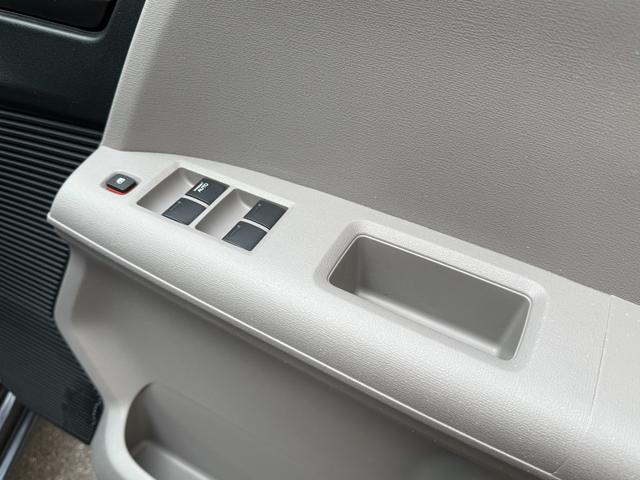 フリード Ｇ　Ｌパッケージ　天井モニター　左オートスライドドア　ＥＴＣ　天井モニター　左オートスライドドア　純正ナビ　ＴＶ　バックカメラ　ＥＴＣ　キーレス　ＨＩＤ　オートエアコン　ミラーウィンカー　ウオークスルー（32枚目）