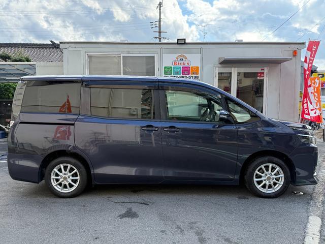 ヴォクシー X 天井モニター 両側自動 ナビTV BT再生 Bカメ AW 天井モニター 両側パワースライドドア スマートキー プッシュスタート 純正ナビ フルセグTV バックカメラ Bluetooth再生 アイドリングストップ ビルトインETC オートライト オートエアコン(6枚目)