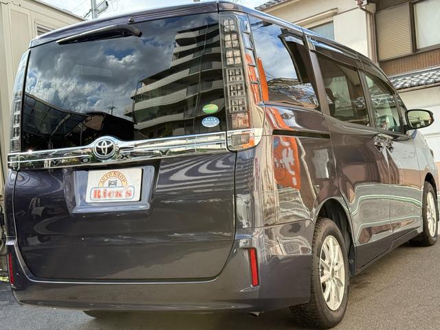 ヴォクシー X 天井モニター 両側自動 ナビTV BT再生 Bカメ AW 天井モニター 両側パワースライドドア スマートキー プッシュスタート 純正ナビ フルセグTV バックカメラ Bluetooth再生 アイドリングストップ ビルトインETC オートライト オートエアコン(7枚目)