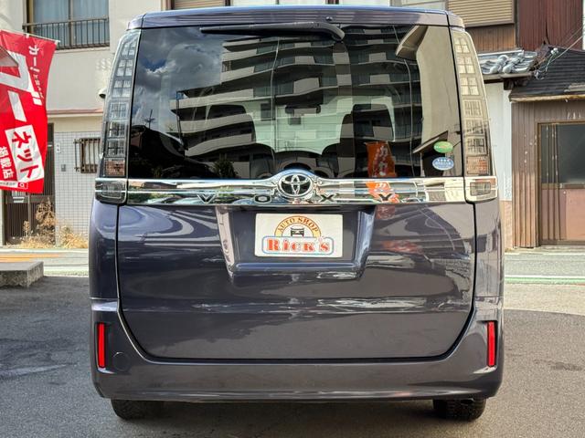 ヴォクシー X 天井モニター 両側自動 ナビTV BT再生 Bカメ AW 天井モニター 両側パワースライドドア スマートキー プッシュスタート 純正ナビ フルセグTV バックカメラ Bluetooth再生 アイドリングストップ ビルトインETC オートライト オートエアコン(8枚目)