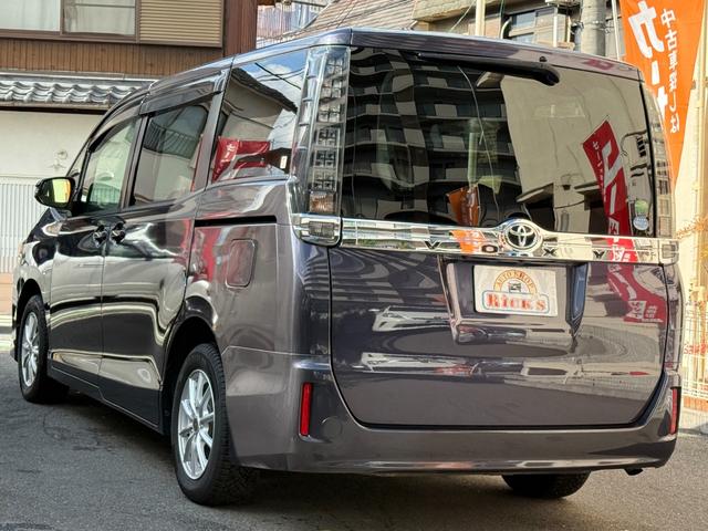 ヴォクシー X 天井モニター 両側自動 ナビTV BT再生 Bカメ AW 天井モニター 両側パワースライドドア スマートキー プッシュスタート 純正ナビ フルセグTV バックカメラ Bluetooth再生 アイドリングストップ ビルトインETC オートライト オートエアコン(9枚目)